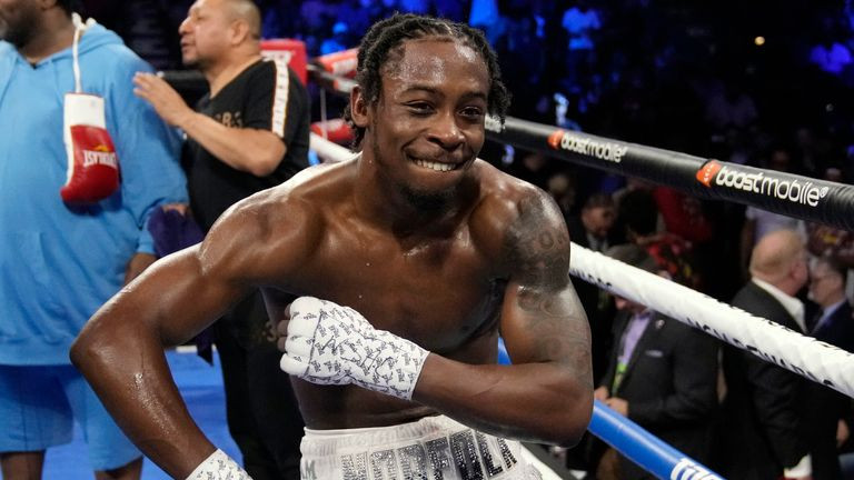 Keyshawn Davis vs. Jose Pedraza: December showdown