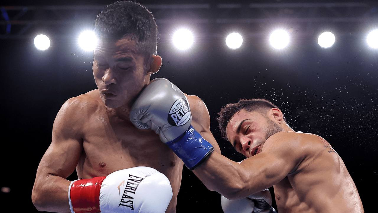 Melvin Jerusalem aims for Oscar Collazo!